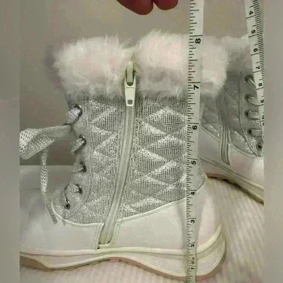 Kelly & Katie Aurora kids showboat silver white pink size 3M EUC let it go - Picture 5 of 15